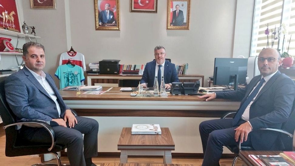 TİMBİR ve BHA’dan Gençlik ve Spor Bakanlığı Özel Kalem Müdürü Kahramantürk’e Ziyaret Türk İnternet Medya Birliği (TİMBİR) Genel Başkan Yardımcı Cengiz Aksan