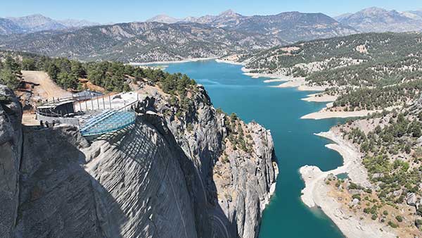 Büyükşehir Belediyesi’nin Ali Kayası’nda hayata geçirdiği Cam Teras ve Turizm