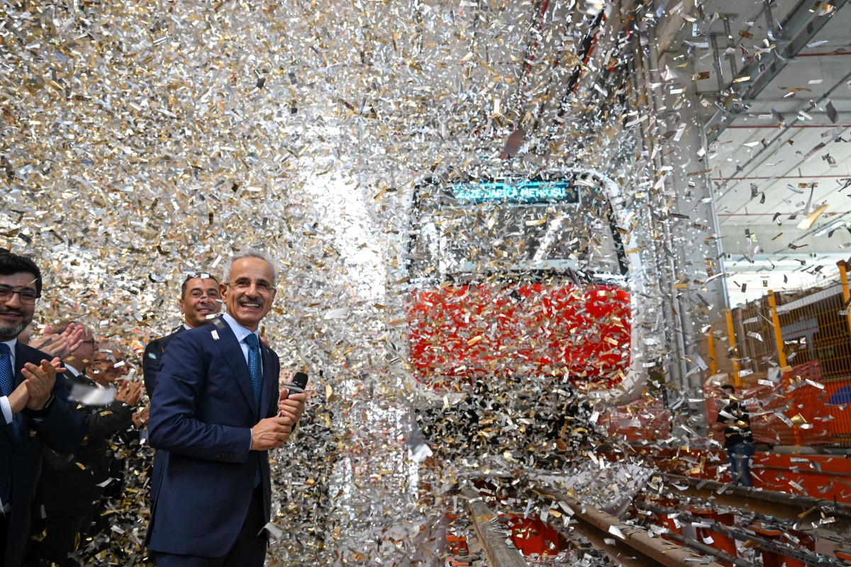 Milli Ve Yerli Sürücüsüz İlk Metro Aracı Raylarda Ulaştırma ve