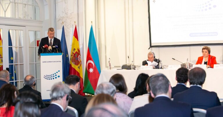 Azerbaycan’ın ulusal lideri Haydar Aliyev anısına Madrid’de forum Azerbaycan’ın ulusal lideri Haydar Aliyev anısına Madrid’de forum Azerbaycan-Türkiye Kadınlar