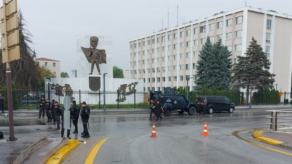 Ankara’daki bombalı saldırıya ilişkin ‘sosyal medya’ soruşturması Ankara Cumhuriyet Başsavcılığı, İçişleri Bakanlığı’na yönelik bombalı saldırıya ilişkin sosyal