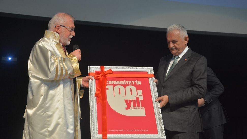 Başlıklar1 BAİBÜ Akademik Yılı Açılışına Binali Yıldırım katıldı2 Alişarlı Üniversite’nin