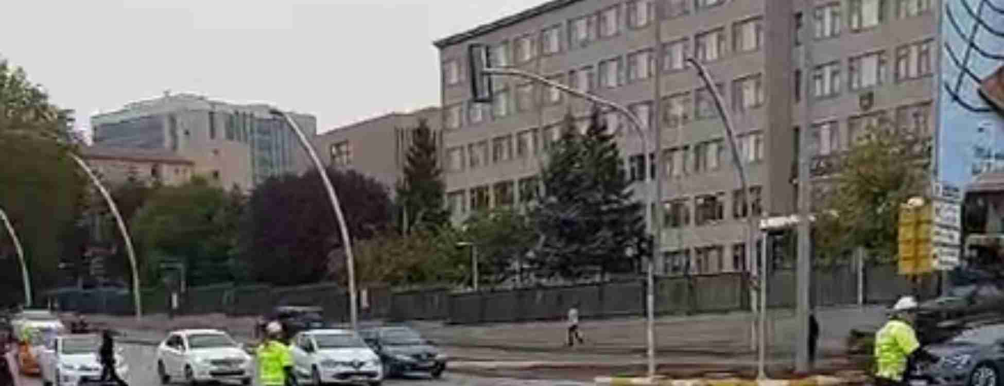 Ankara Kızılay’da, saat 09.30 sıralarında İçişleri Bakanlığı Emniyet Genel Müdürlüğü