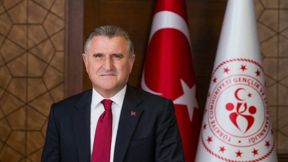 Bakan Bak İşitme Engelliler Kadın Futbol Takımı’nı tebrik etti Gençlik ve Spor Bakanı Dr. Osman Aşkın Bak, Malezya’da düzenlenen