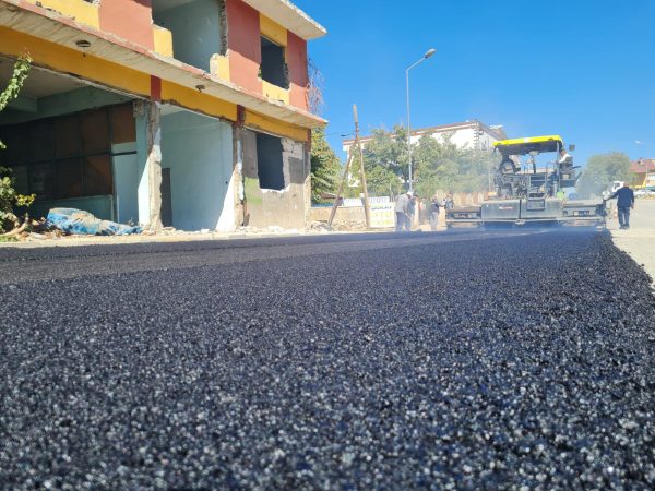 Afşin Belediyesi Yol Tadilat ve Asfalt Çalışmalarına devam ediyor