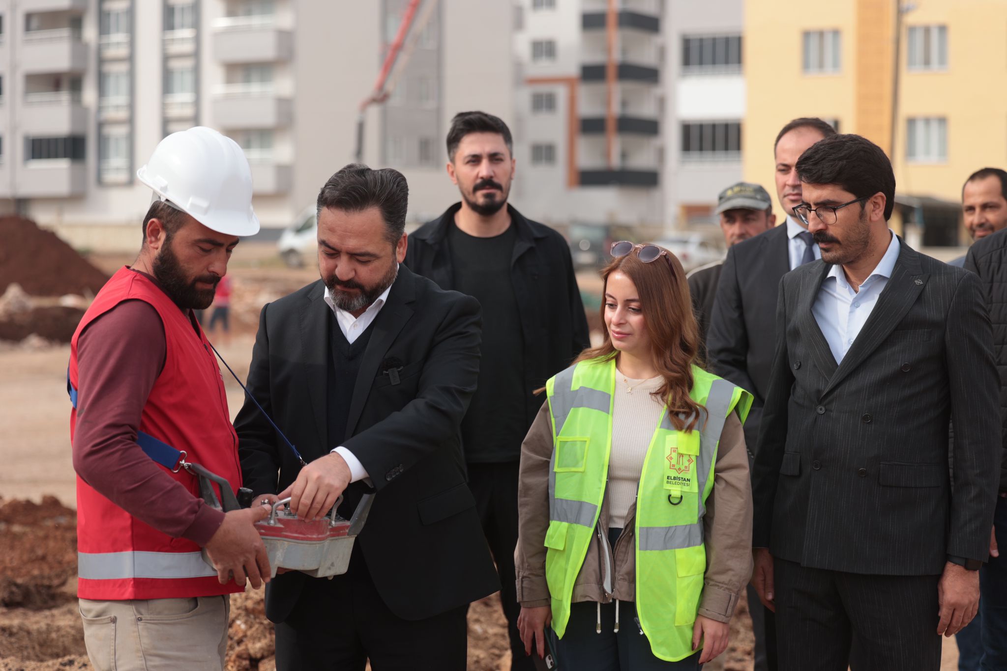 Elbistan Belediyesi’nin dar gelirli aileleri ev sahibi yapmak için başlattığı