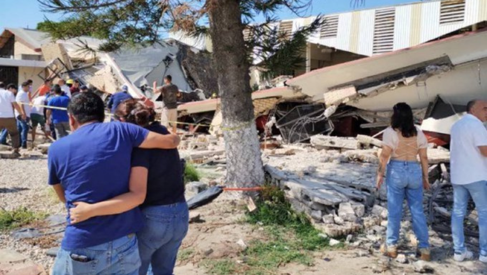 Meksika’nın Tamaulipas eyaletinde, Santa Cruz Kilisesi’nin çatısı çöktü, 10 kişi