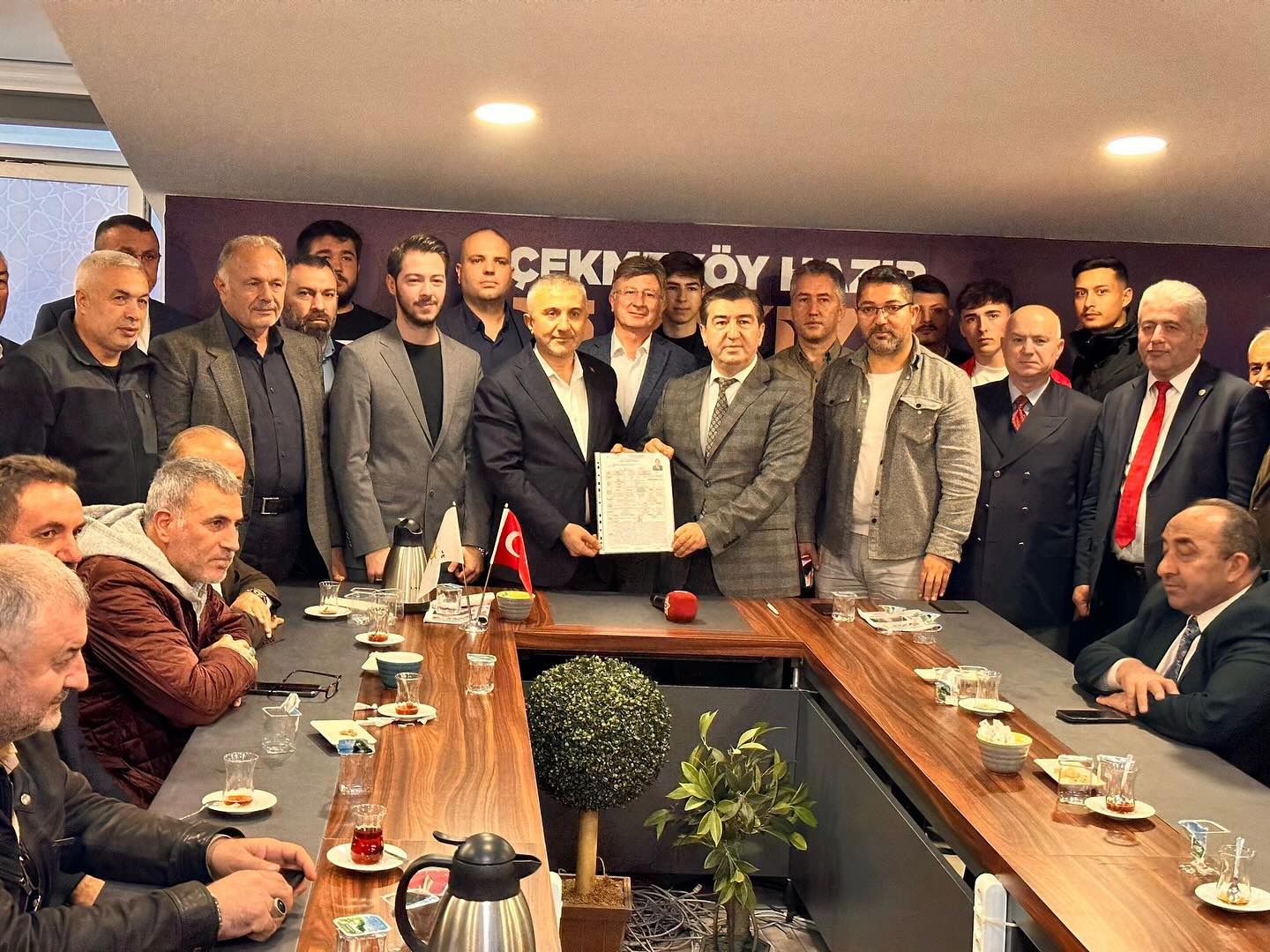 AK Parti’de belediye başkanlıkları için aday adaylığı başvuruları devam ediyor. Çekmeköy Belediyesinde 3 dönem Meclis