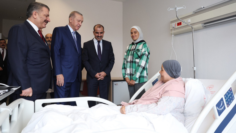 Cumhurbaşkanı Erdoğan Gazzeli hastaları ziyaret etti Cumhurbaşkanı Recep Tayyip Erdoğan, Gazze’den Türkiye’ye getirilen kanser hastalarını ziyarette