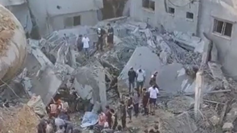 Gazze Şeridi’nde bulunan El-Megazi Mülteci Kampı’na gerçekleştirilen İsrail saldırısında, çoğunluğu