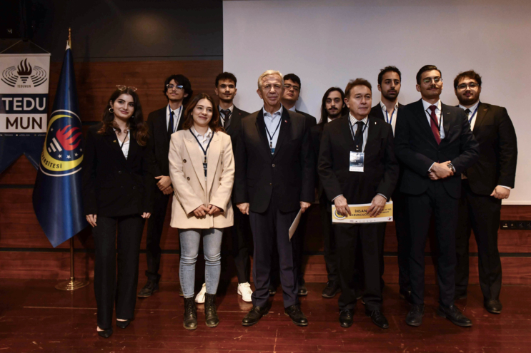 Mansur Yavaş, Model Başkent Konferansı’nda gençlerle buluştu ANKARA-BHA Ankara Büyükşehir