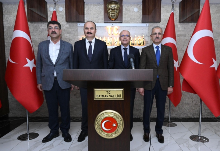 Ulaştırma ve Altyapı Bakanı Abdulkadir Uraloğlu Batman’da… Ulaştırma ve Altyapı Bakanı Abdulkadir Uraloğlu Batman’da… Ulaştırma ve Altyapı