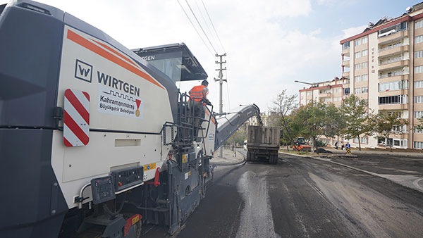Büyükşehir, Binevler’de Asfalt Atağını Sürdürüyor
Büyükşehir Belediyesi, Binevler Bölgesi Cadde Yenileme