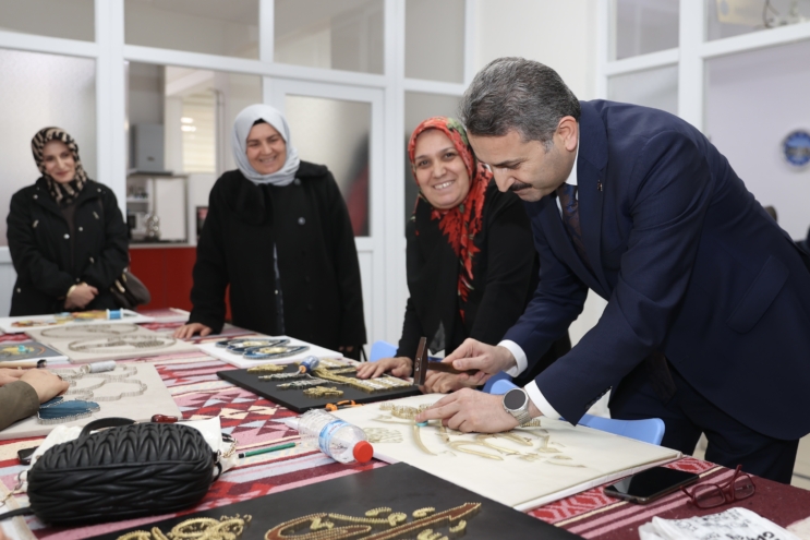Eğitim dönemi açılış programında konuşan Belediye Başkanı Eyüp Eroğlu “Hanımeli