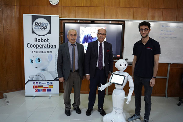 İnsansı Robotlar ve Eğitimi Çalıştayı Gerçekleştirildi