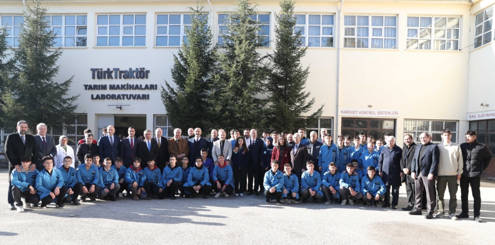 ATO Başkanı Baran ve Milli Eğitim Bakanı yardımcısı Şamlıoğlu’ndan Meslek Lisesi ziyareti ATO Başkanı Baran ve Milli Eğitim Bakanı yardımcısı Şamlıoğlu’ndan Meslek