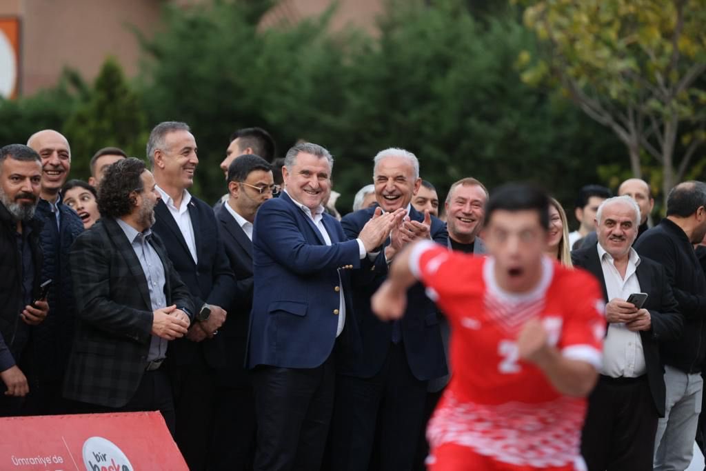 Bakan Bak, Ümraniye’de Engelsiz Spor Merkezi’nin açılışına katıldı BHA-ANKARA Başarılı
