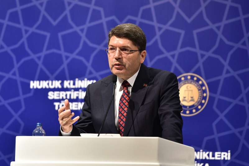 Başlıklar1 Tunç: Hukukçu olmak herkese eşit şekilde davranmayı gerektirir2 İnsanlık