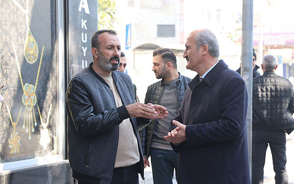 Dulkadiroğlu Belediye Başkanı Necati Okay, Sakarya Çarşı esnafıyla bir araya