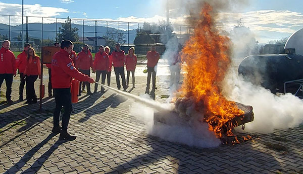 Büyükşehir İtfaiyesinden AKUT Gönüllülerine Yangına Müdahale Eğitimi