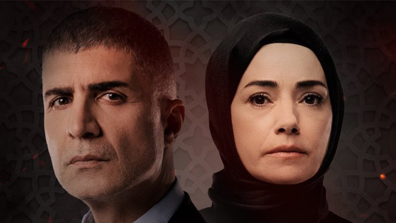 FOX TV’de izleyicilerle buluşan, Özcan Deniz ve Özgü Namal’ın başrollerini