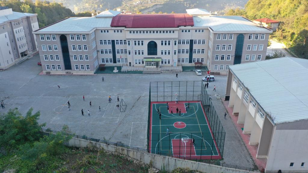 Büyükşehir, ilçelerini spor sahaları ile donatıyor Büyükşehir, ilçelerini spor sahaları ile donatıyor ORDU- BHA Ordu Büyükşehir