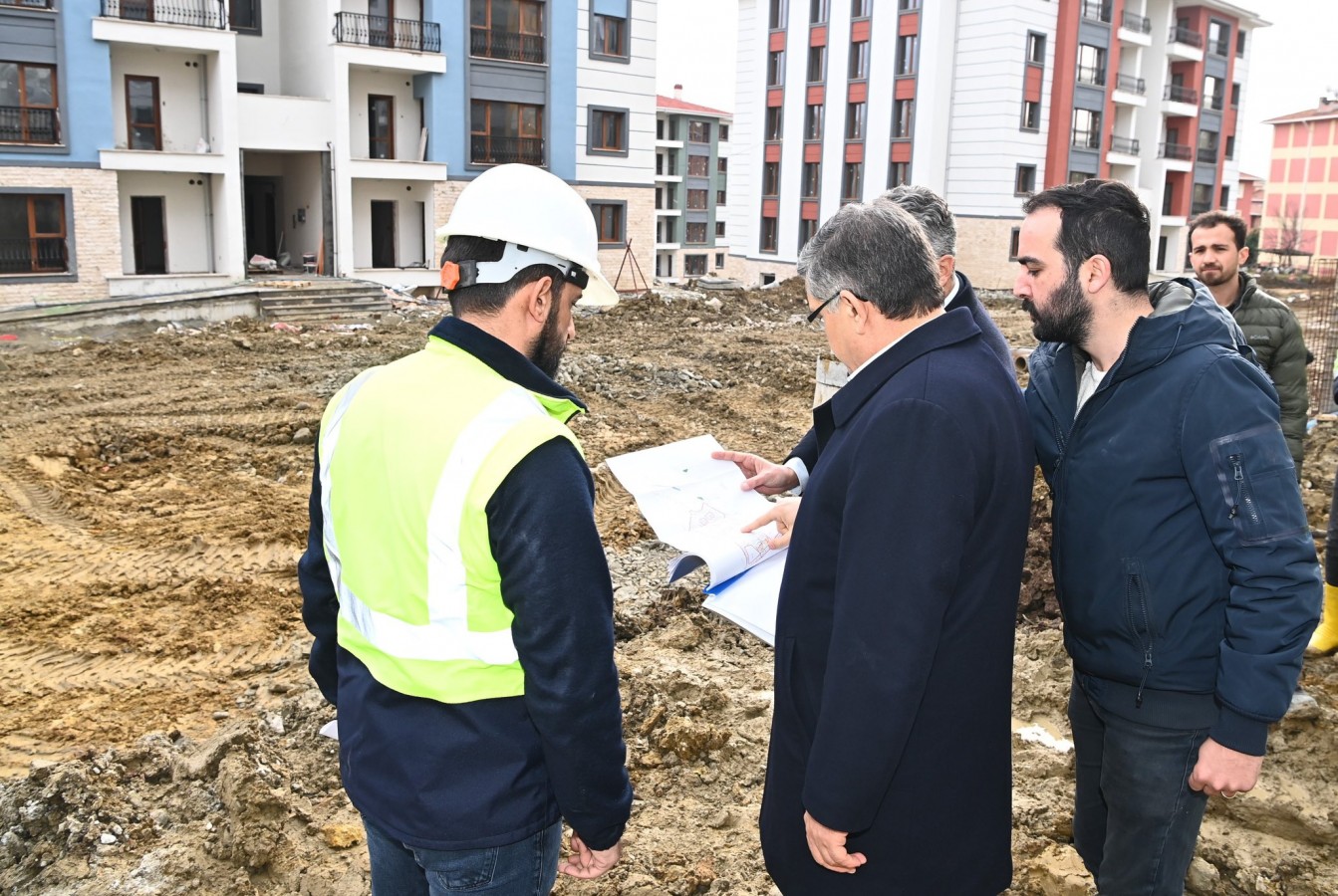 Sinop Valisi Dr. Mustafa Özarslan, inşası devam eden TOKİ Konutları