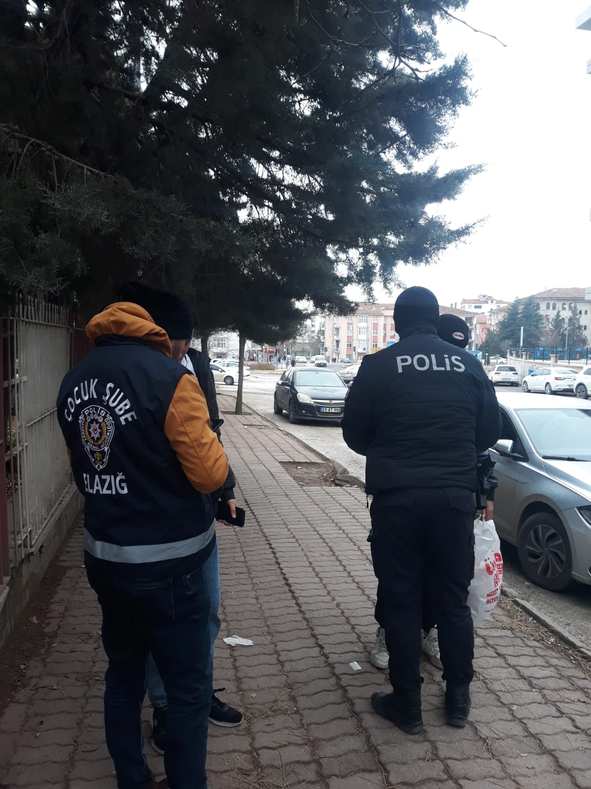 Elazığ’da okul önü denetimi uygulaması Sıtkı Taşel – BHA – Elazığ İl Emniyet Müdürlüğü ekipleri,