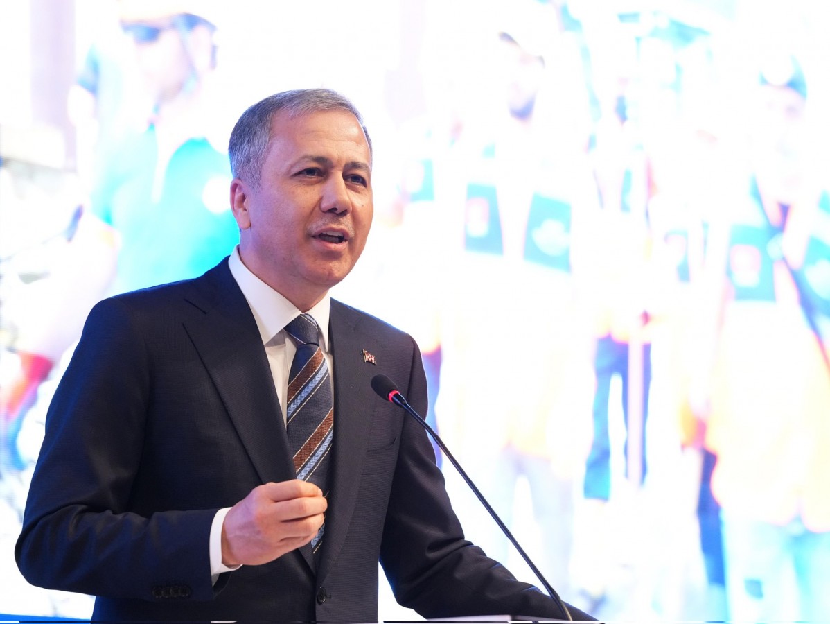 Sosyal medya hesabından paylaşımda bulunan Bakan Yerlikaya, Diyarbakır-Kulp Kaymakamımız Burak