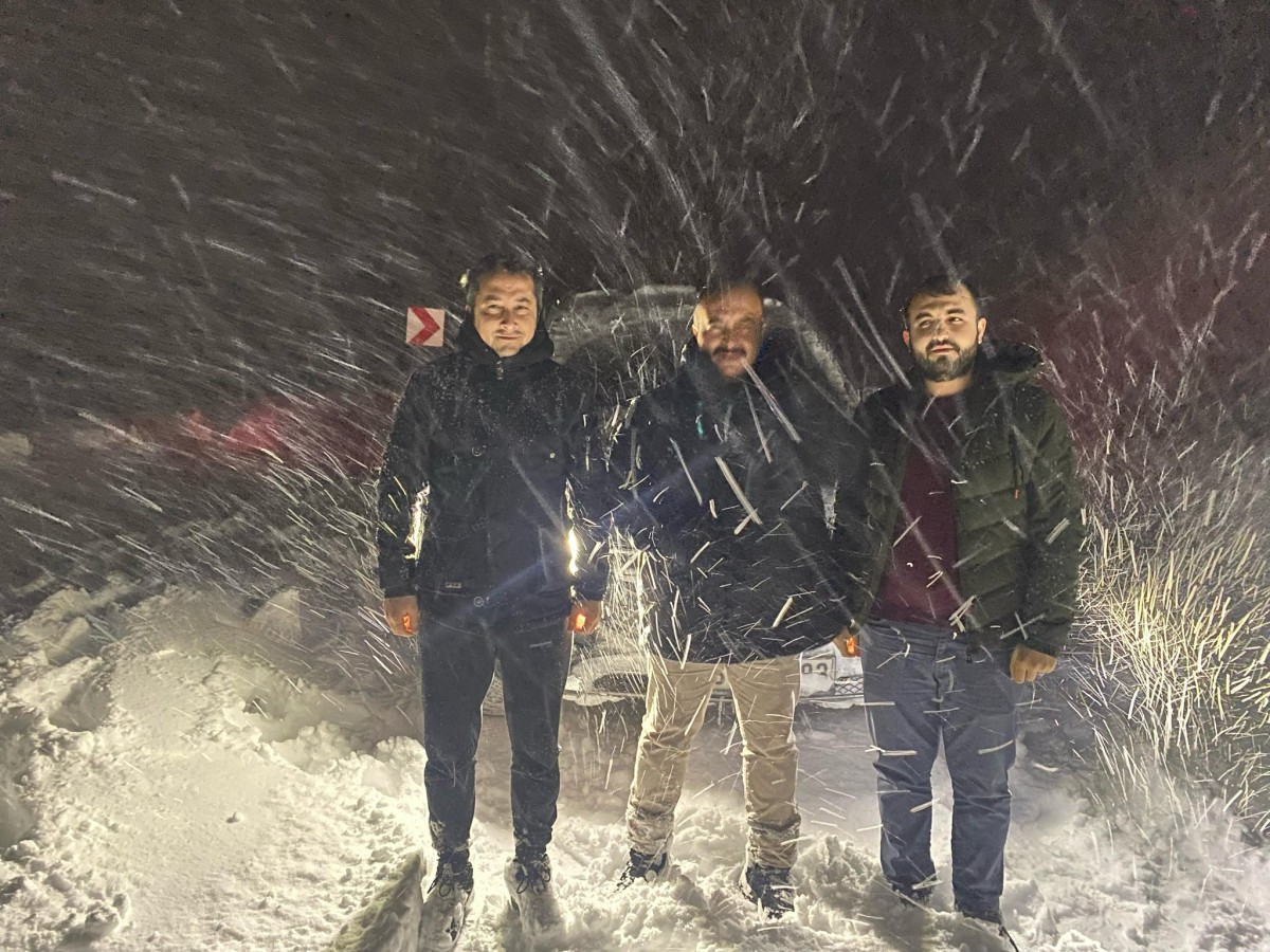 Van’ın Bahçesaray Kaymakamı Onur Alimoğlu, gece saatlerinde rahatsızlanan ve yoğun