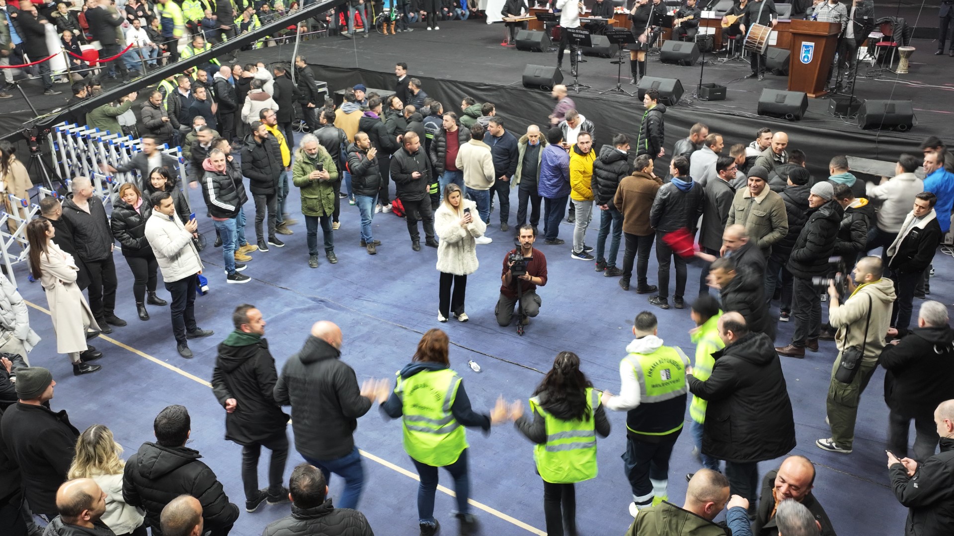 Başlıklar1 Ankara Büyükşehir Belediyesi’nde davullu zurnalı kutlama2 “İş barışı sağlandı,