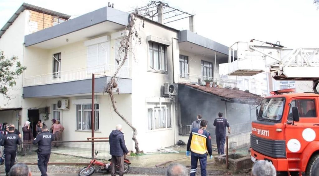 Serik'te klima alev aldı, yangın çıktı 2 IMG 1987