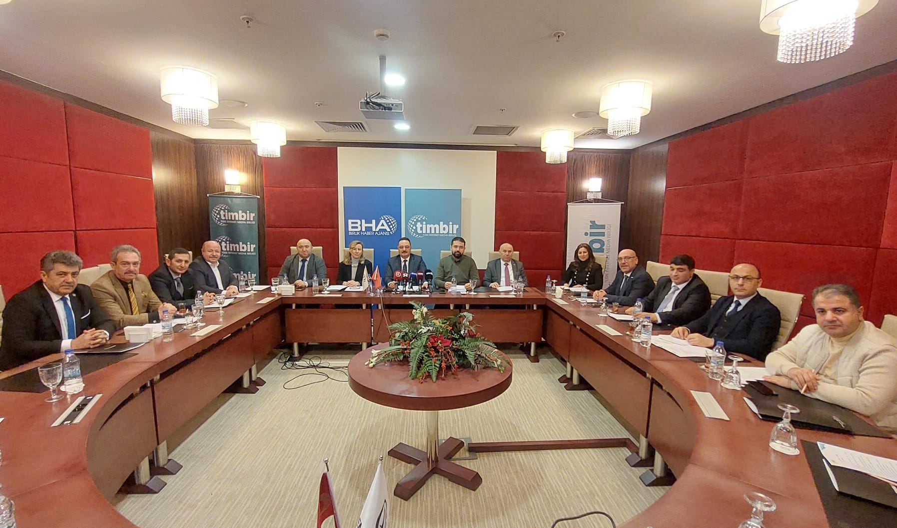 TİMBİR yönetimi Ankara’da toplandı TİMBİR Genel Başkanı Dr. Süleyman Basa başkanlığında gerçekleştirilen toplantıya; TİMBİR