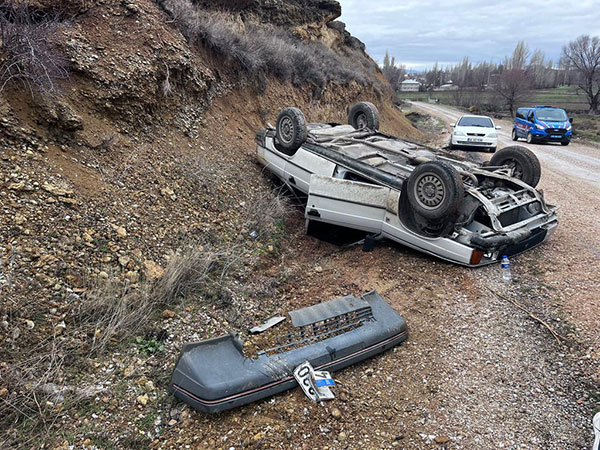 Afşin’de otomobil takla attı: 2 yaralı
Kahramanmaraş’ın Afşin ilçesinde otomobilin takla