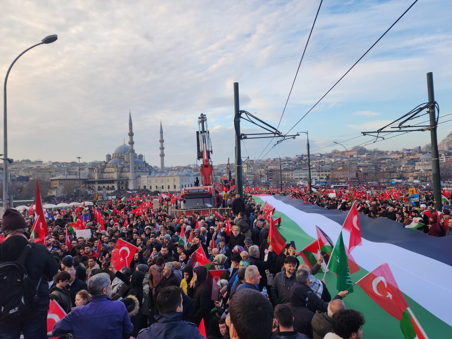 “Şehitlerimize rahmet, Filistin’e destek” yürüyüşü gerçekleti “Şehitlerimize rahmet, Filistin’e destek” yürüyüşü İstanbul’da “Şehitlerimize rahmet, Filistin’e destek”