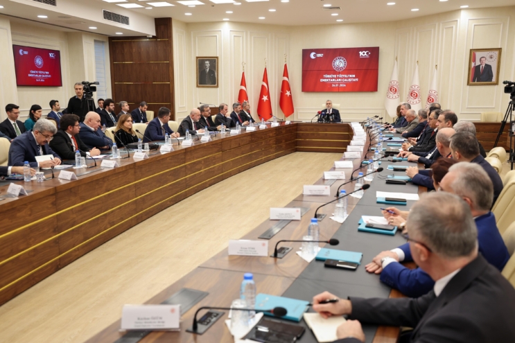 Türkiye Yüzyılı’nın Emektarları Çalışma ve Sosyal Güvenlik Bakanı Prof. Dr. Vedat Işıkhan, Çalışma