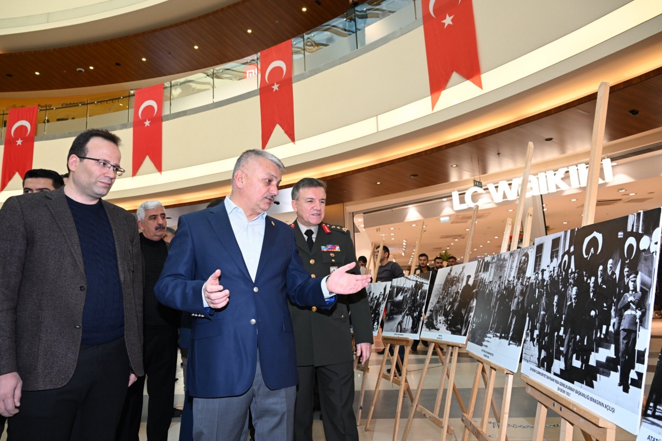 Malatya Valisi Ersin Yazıcı, 2. Ordu Komutanlığı tarafından düzenlenen ‘Cumhuriyetimizin
