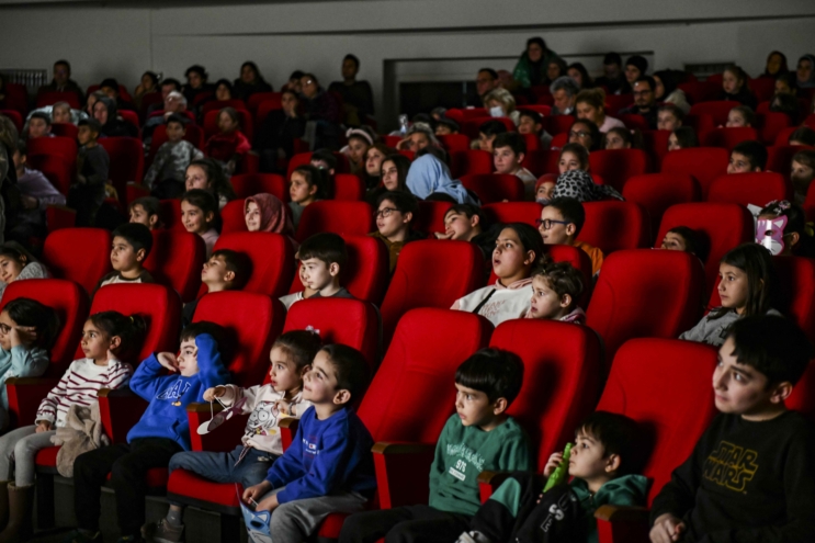 Başkent’in Beş Ayazı tiyatro oyunu Başkentli miniklerle buluştu Başkent’in Beş Ayazı tiyatro oyunu Başkentli miniklerle buluştu ANKARA- BHA
