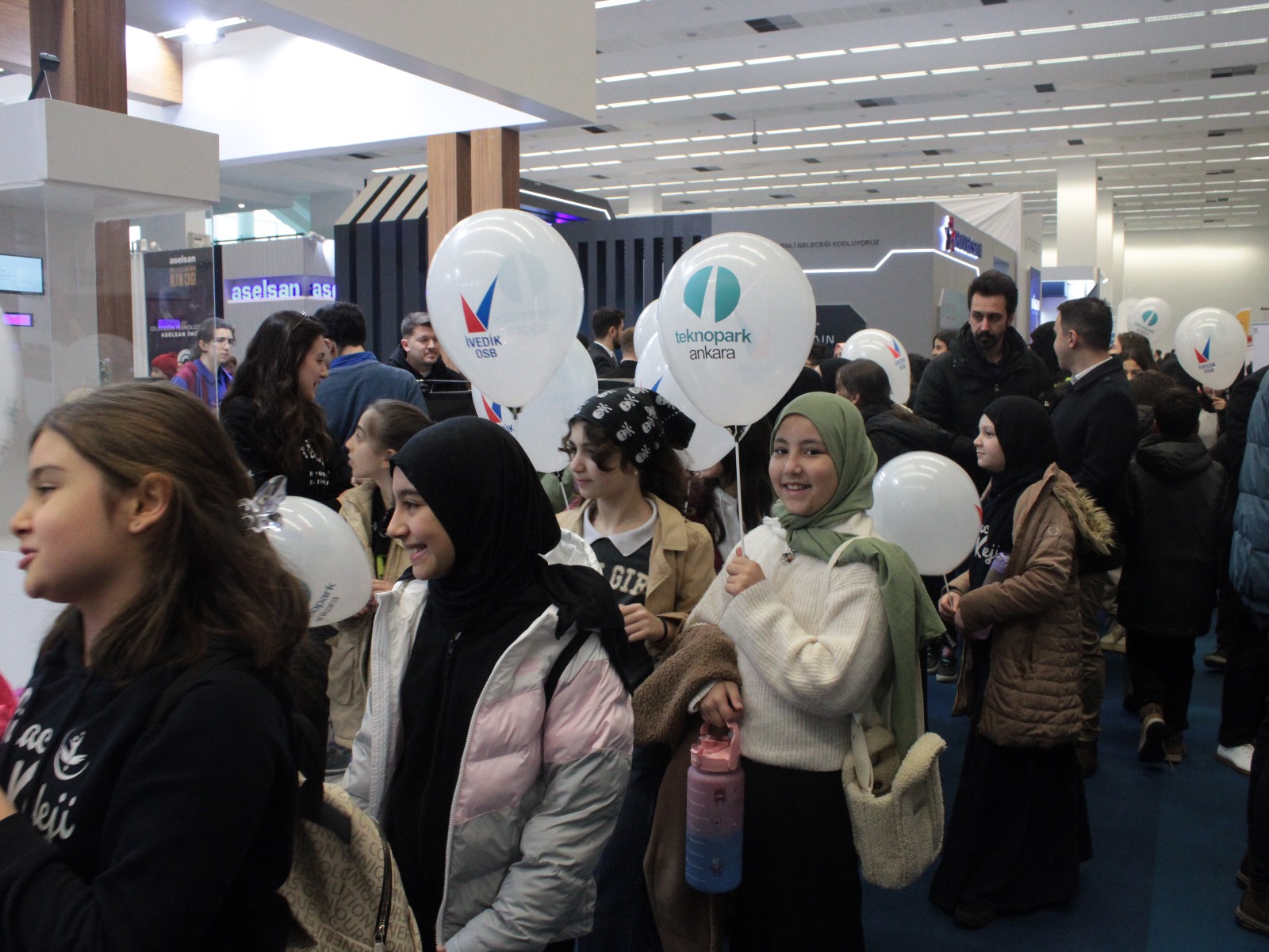 ATO Congressium’da 6’ıncısı gerçekleştirilen Verimlilik ve Teknoloji Fuarına gençler büyük