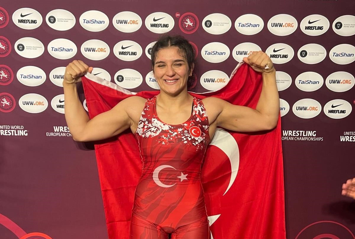 Bakan Bak’tan Tokat’ın altın kızına tebrik Bakan Bak’tan Tokat’ın altın kızına tebrik Hüseyin Kömür/TOKAT- BHA Tokat’ın