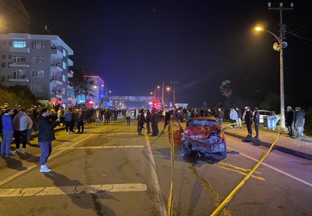 Trabzon’un Vakfıkebir ilçesinde yaşanan kazada 2 kişi ağır yaralandı. 25