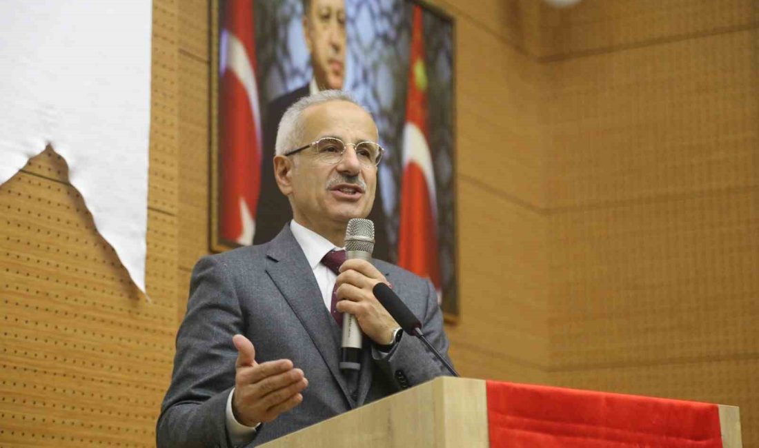 Ulaştırma ve Altyapı Bakanı Abdulkadir Uraloğlu bir dizi ziyaret için