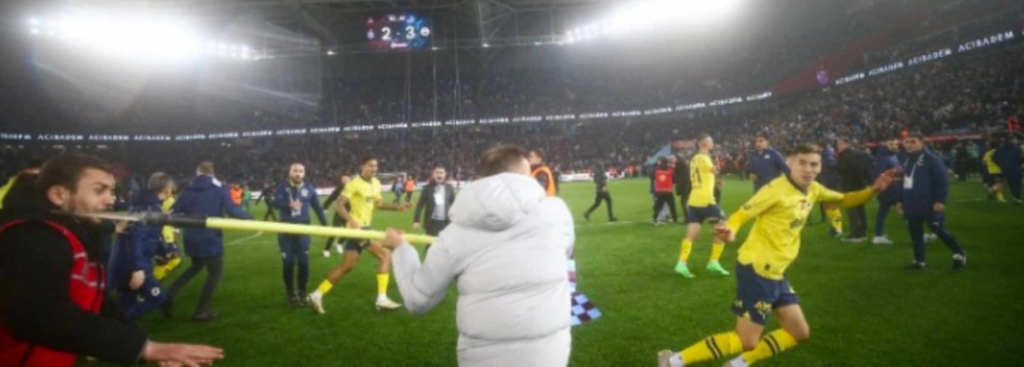 Olaylı Fenerbahçe-Trabzonspor maçında yeni gelişme; 7 kişi adliyeye sevk edildi Olaylı Fenerbahçe-Trabzonspor maçının ardından gözaltına alınan 12 kişiden 7’si adliyeye