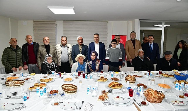 Ardahan Huzurevi’nde anlamlı iftar Vali Hayrettin Çiçek ve eşi Berna Çiçek, Ardahan Huzurevi Yaşlı