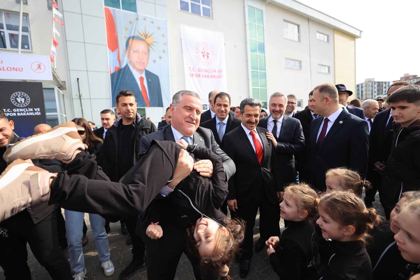 Türkiye dünyada spor tesisleri devrimini yapan bir ülkedir Türkiye dünyada spor tesisleri devrimini yapan bir ülkedir İSTANBUL-BHA Gençlik