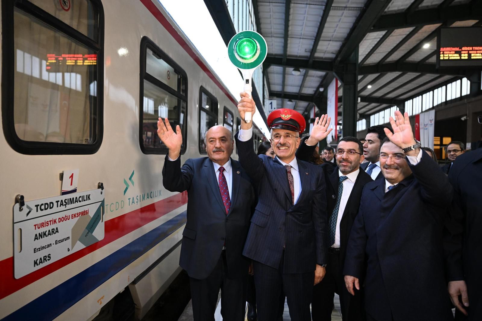 Uraloğlu: ‘Ankara-Diyarbakır’ ve ‘Ankara-Tatvan’