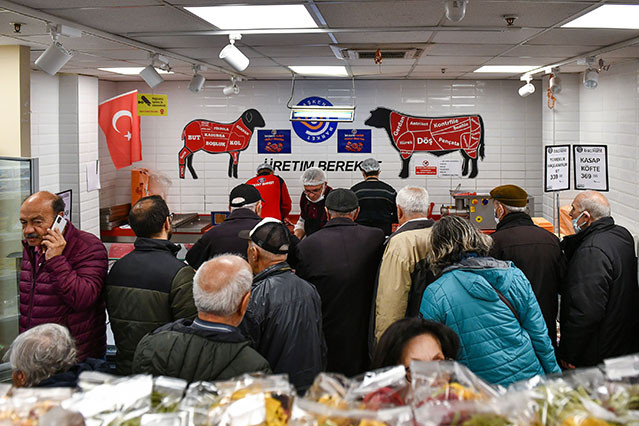 Ankara Büyükşehir Belediyesi, şehrin çeşitli bölgelerinde hizmet veren Başkent Marketlerinde