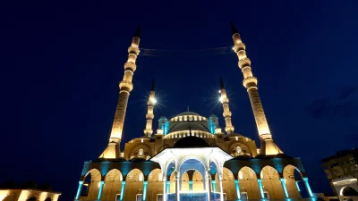 İslam inancına göre Kadir Gecesi, Kur’an-ı Kerim’in indirilmeye başlandığı gece