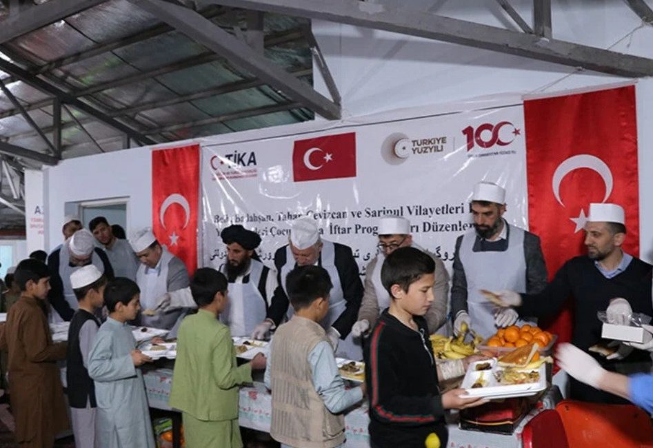 TİKA’dan, Afganistan’ın kuzeyinde yetimlere iftar programı TİKA Mezar-ı Şerif Ofisinden yapılan açıklamada, ramazan kapsamında sürdürülen yardım