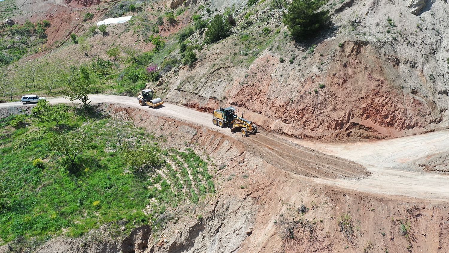 DULKADİROĞLU’NDAN BULANIK MAHALLESİNDE STABİLİZE YOL ÇALIŞMASI